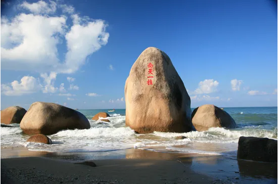 化身蓝海卫士，守护三亚海滨丨3377体育首个“海域保洁”项目正式签约进场